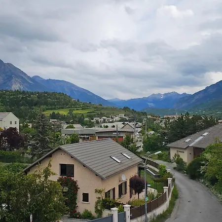 Appartement A 5Min Du Centre Ville D'Embrun Exterior photo